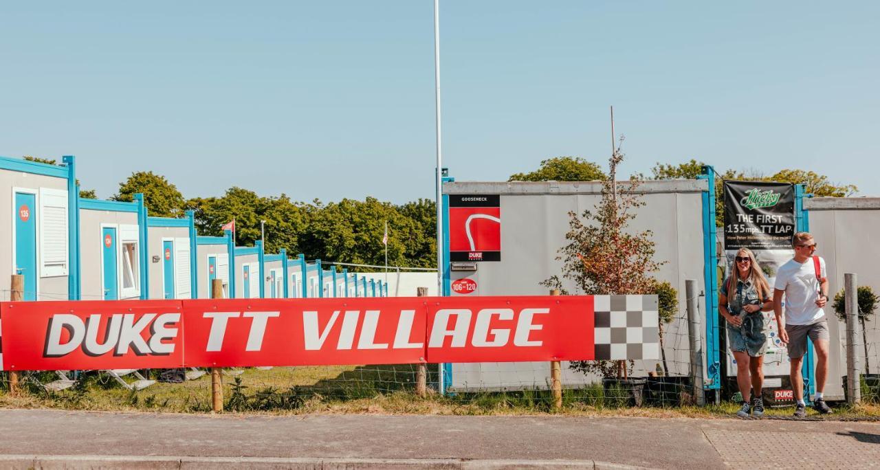 Iomtt Village At Isle Of Man Tt Дуглас Екстер'єр фото